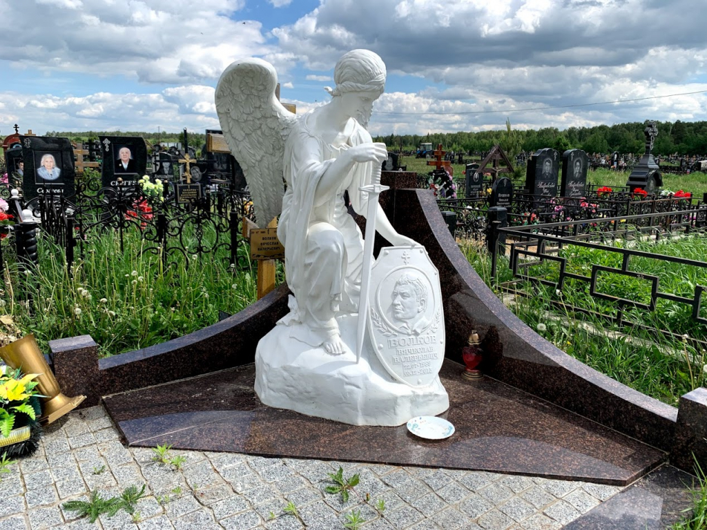 Памятник с ангелом: виды и значение