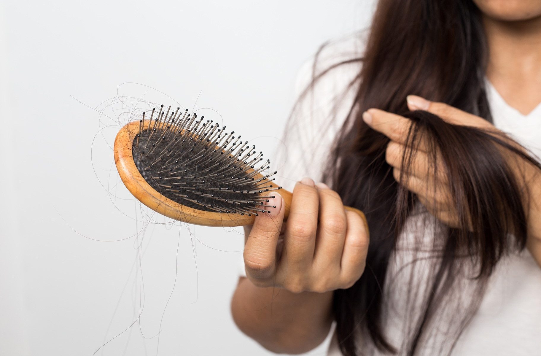 Как справиться с выпадением волос