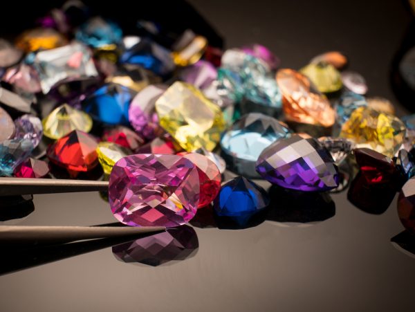 Цветные камни - стильная альтернатива бриллиантам