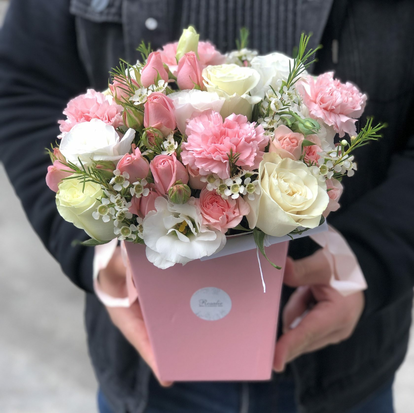 Анонимная доставка цветов в Челябинске от сервиса Русский букет